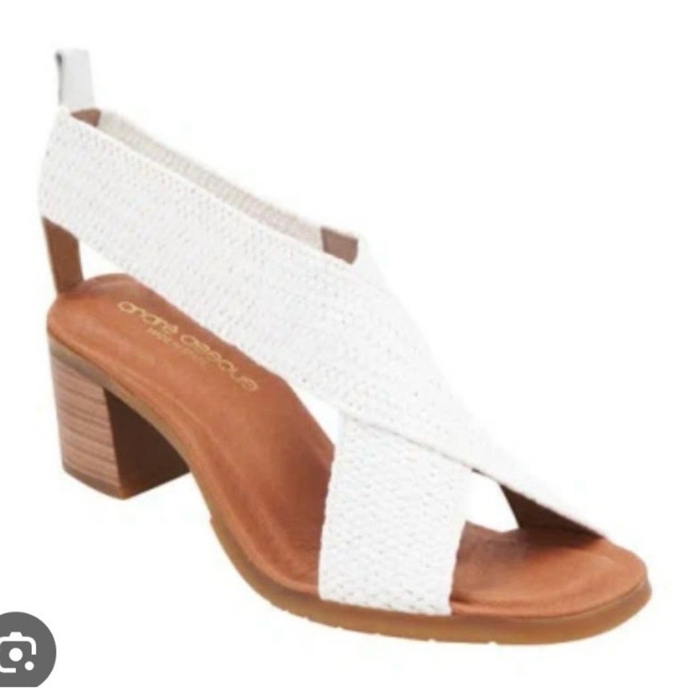 NWT, Andre Assous Naira Featherweight Block Heel Comfort Sandal